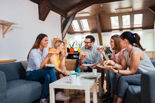 Sohbetin Ortasında Başlayan Sessizlik