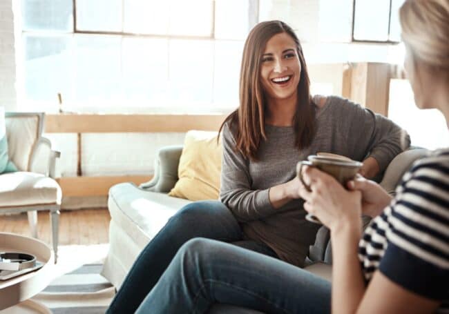 Eğlenceli Sohbet Atmosferi Dijital Dünyada Gerçek Kahkahalar