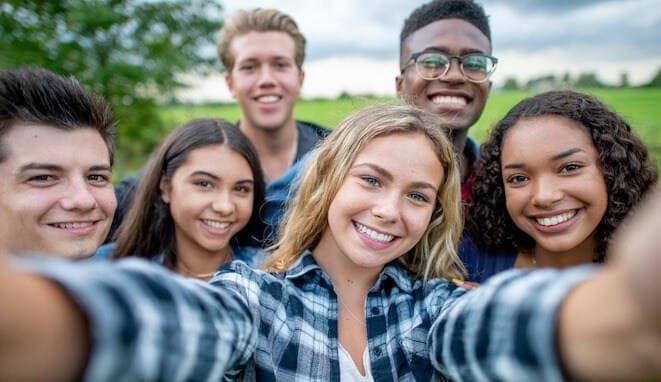 Sohbetsevdalısı Kalbin Sesiyle Kurulan Bağların Hikayesi