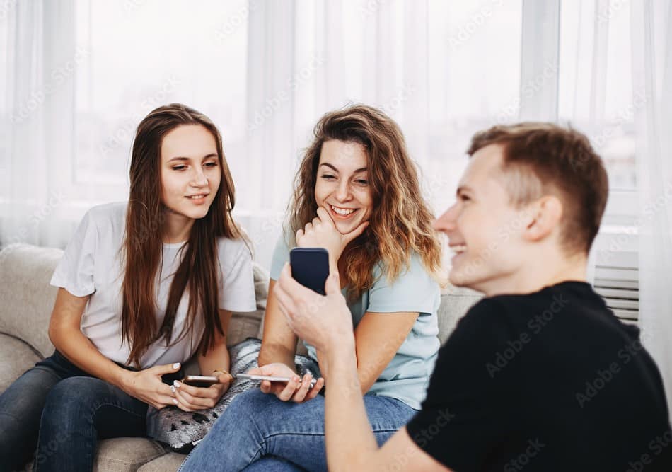 Chat Dünyası İnsanların Bağ Kurduğu Dijital Evren