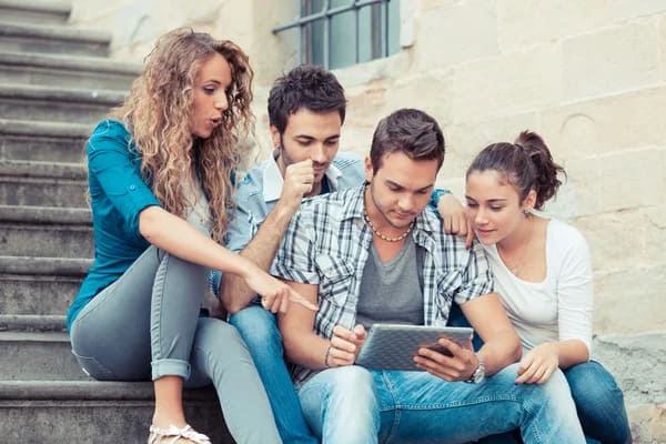 Güzel Dostluklar – Mobil Chat Sohbet Arkadaşları