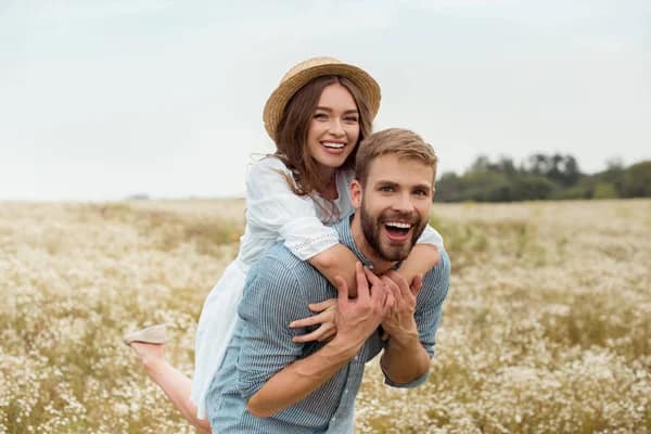 Eğlenceli Sohbetlerle Gününüze Neşe, Kahkaha ve Keyif Katın!
