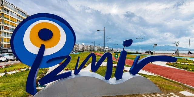 Izmir Sohbet Odaları: Ege'nin Sıcaklığını Sanal Dünyada Keşfedin