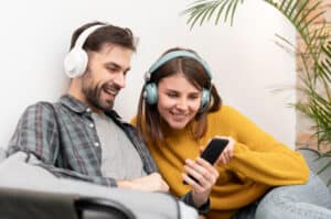 Kral-FM ve SohbetAşkı.net Ritmin ve Sohbetin Buluştuğu Adres